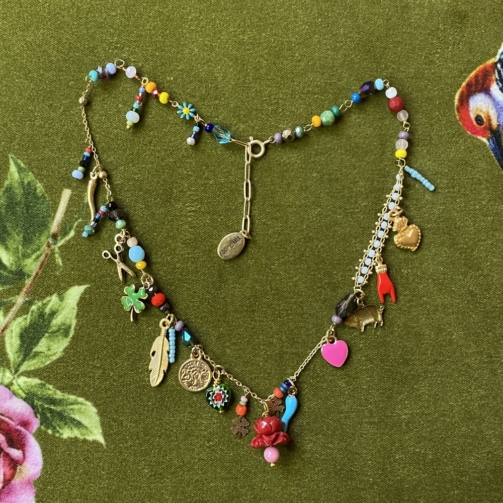 Collana girocollo charms e pietre colorati